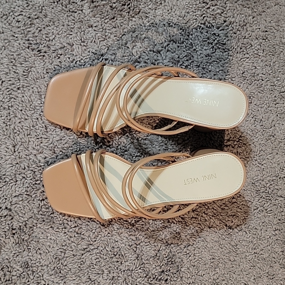 Nine West Nude Peach strappy heel🍑